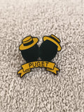 Pin's publicitaire vintage Puget olives chapeaux jaune noir badge émaillé (Ref 6