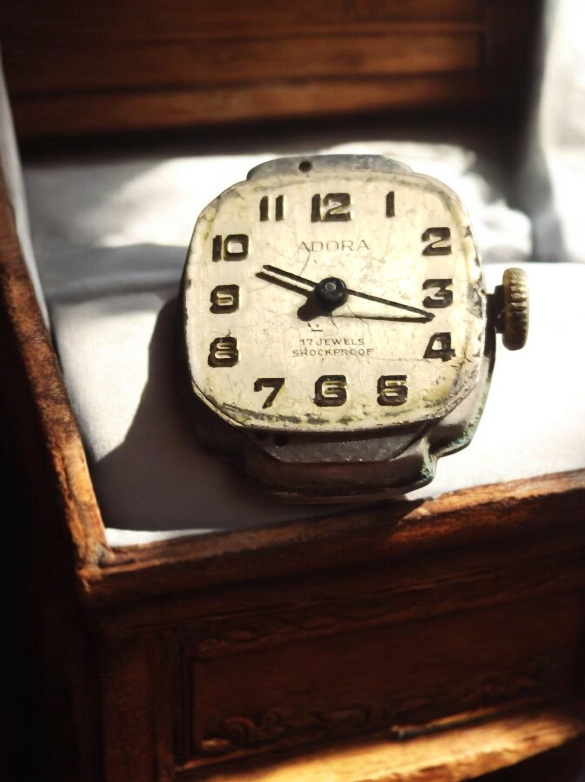 Montre mécanique vintage Adora cadran carré, 17 jewels, hors service, ancien