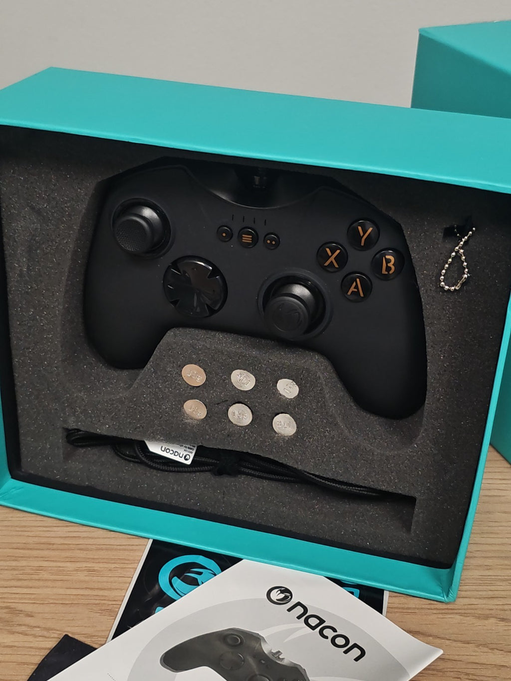 Manette Noir asymétrique Nacon esport gaming GC-400 ES filaire Neuf PC