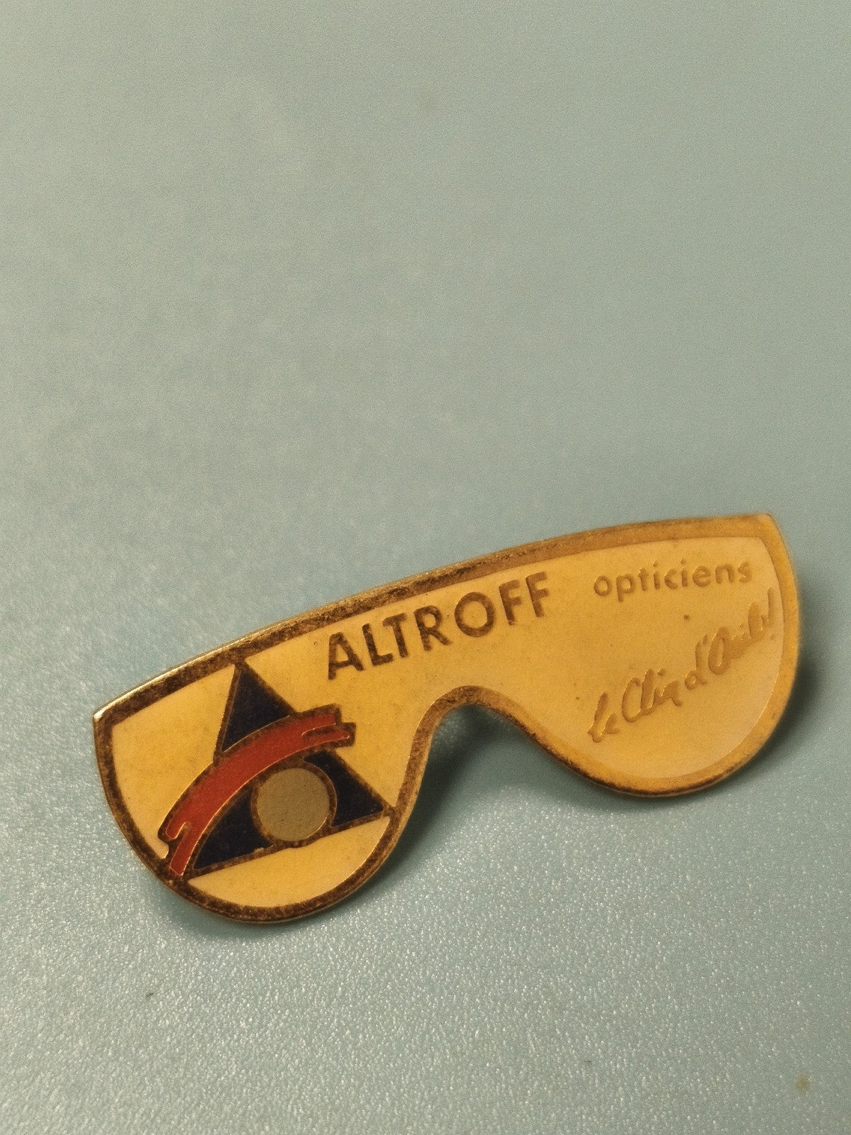 Vintage pin's Altroff opticiens forme lunettes jaune publicitaire rétro (Ref 7)