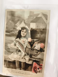 Carte postale ancienne CPA fillette poissons panier timbre années 1910 humour