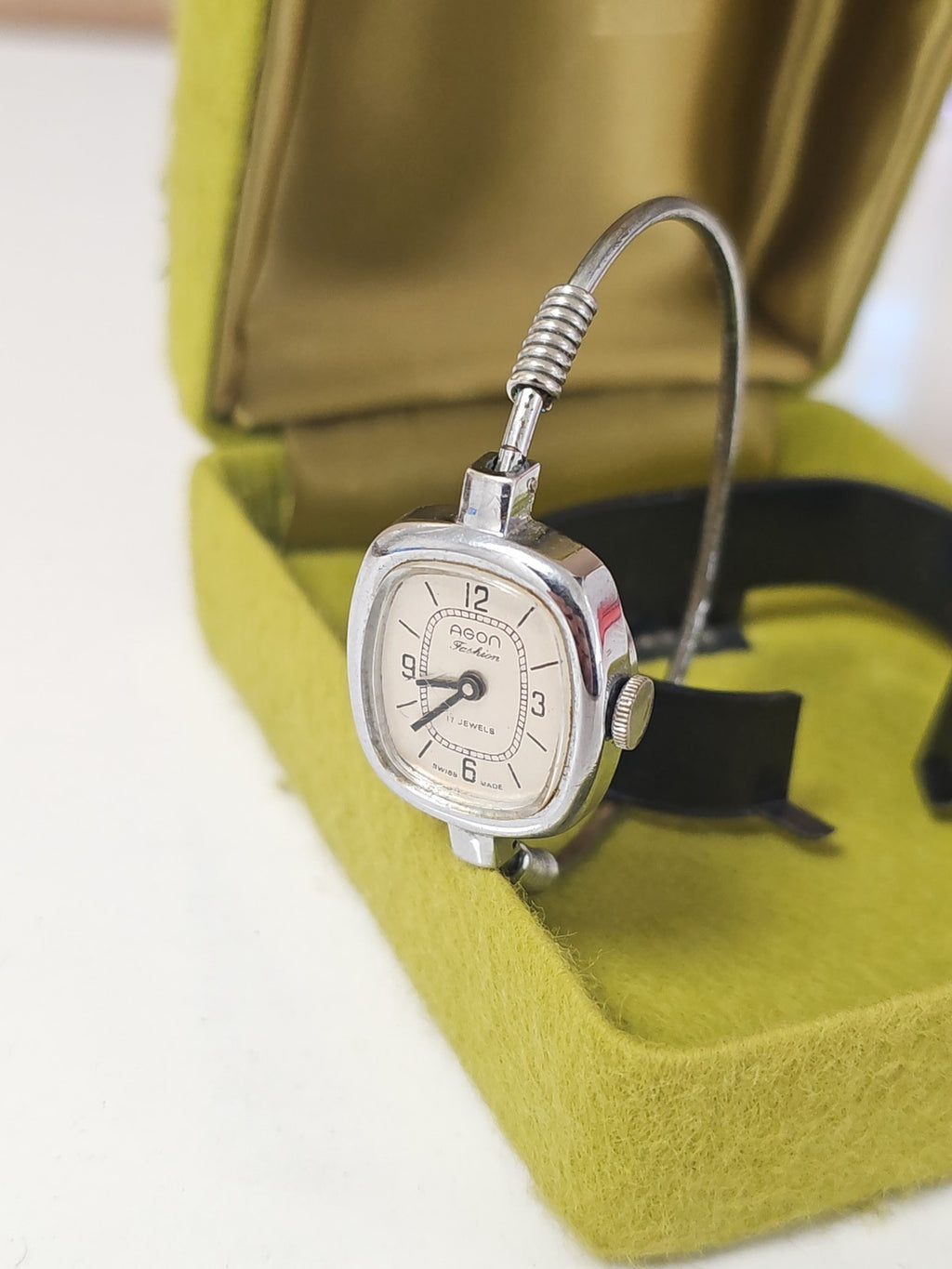 Montre femme mécanique ancienne Agon Fashion Swiss Made vintage, rétro collectio