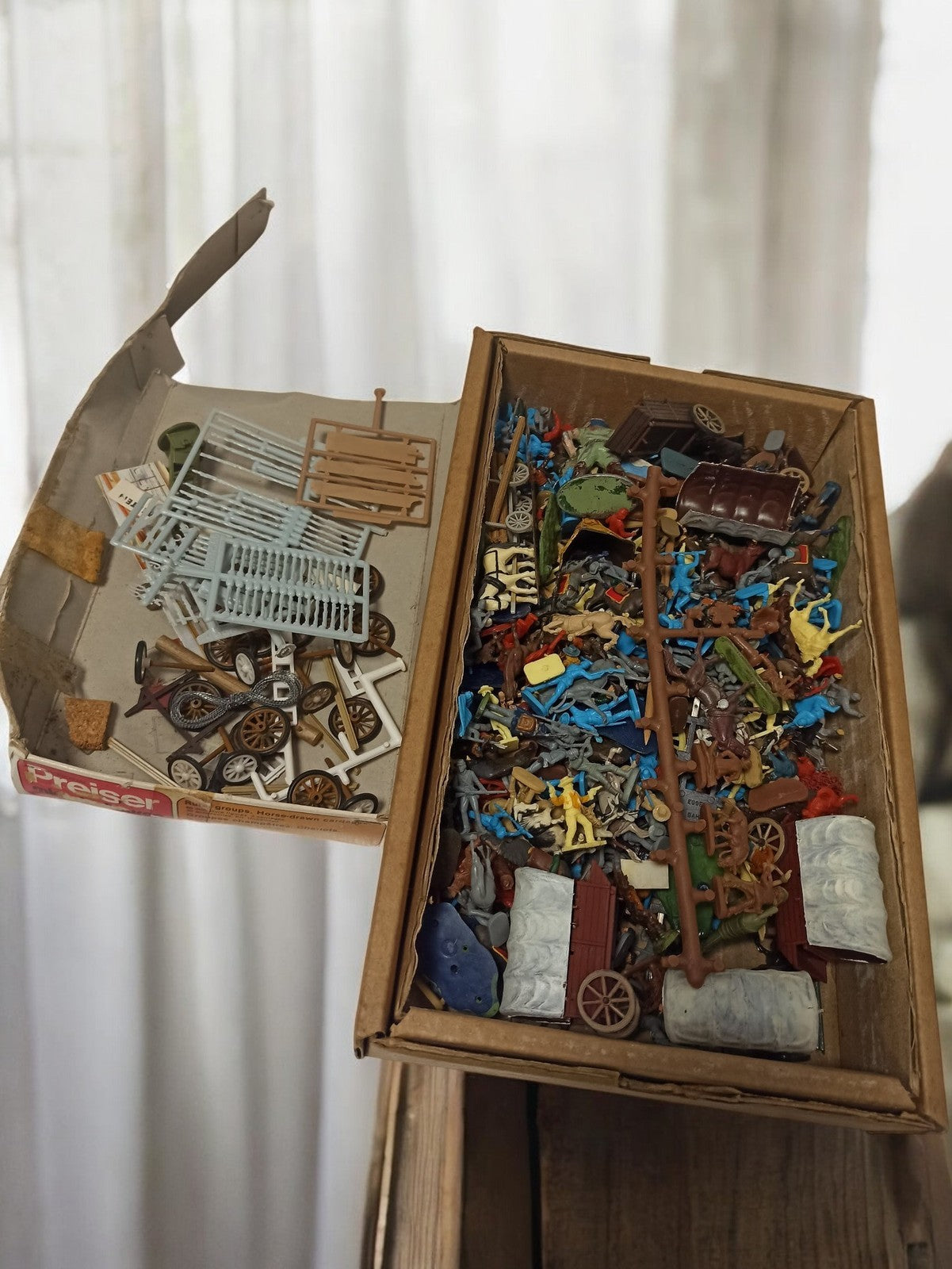 Lot figurines et accessoires Kibri Preiser HO vintage, personnages trains ancien