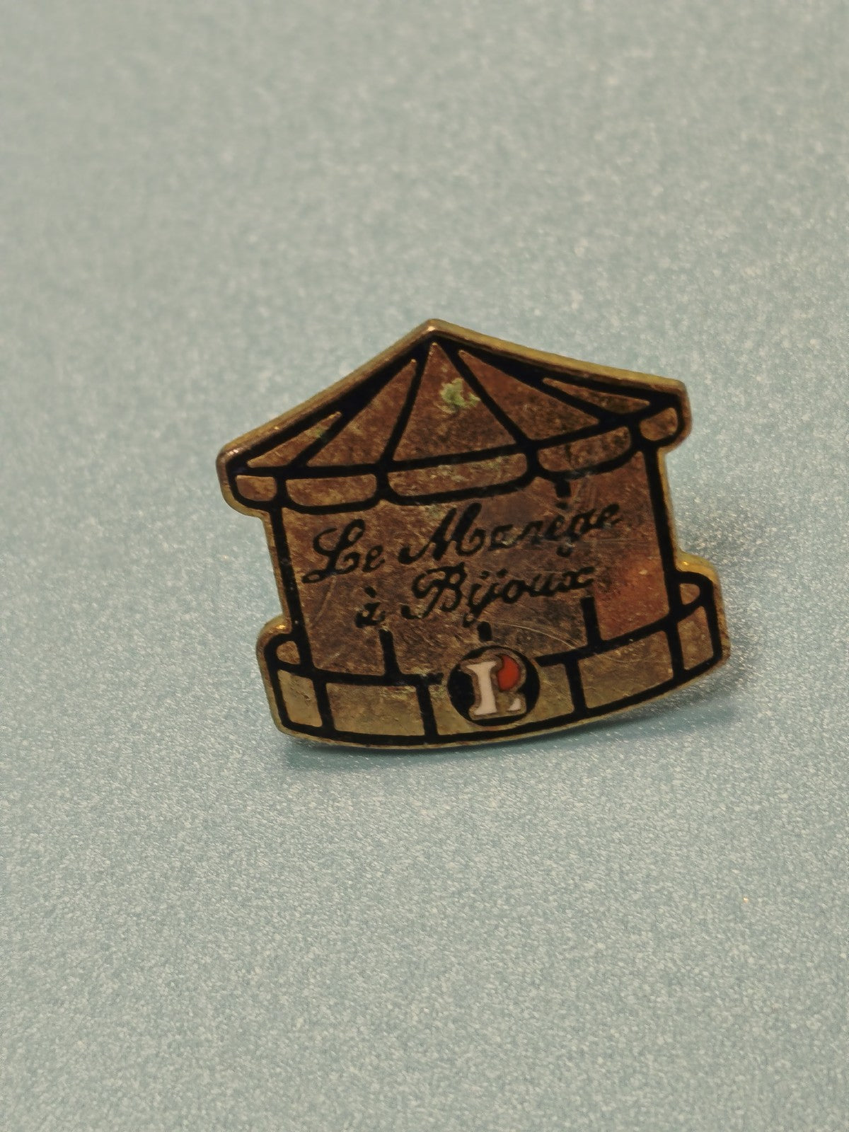 Pin's vintage Leclerc Le Manège à Bijoux ancien collection badge