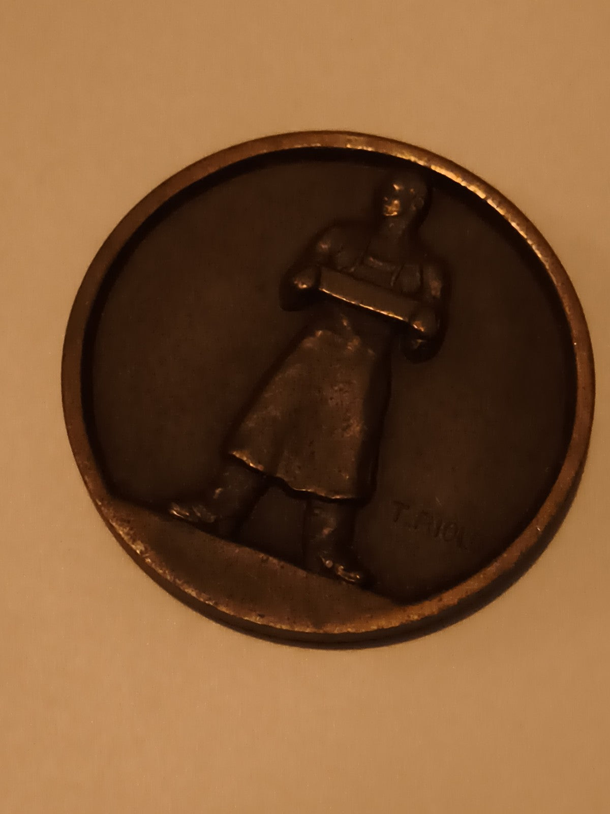 Médaille artisan ouvrier T. Pinoli relief bronze aspect patiné