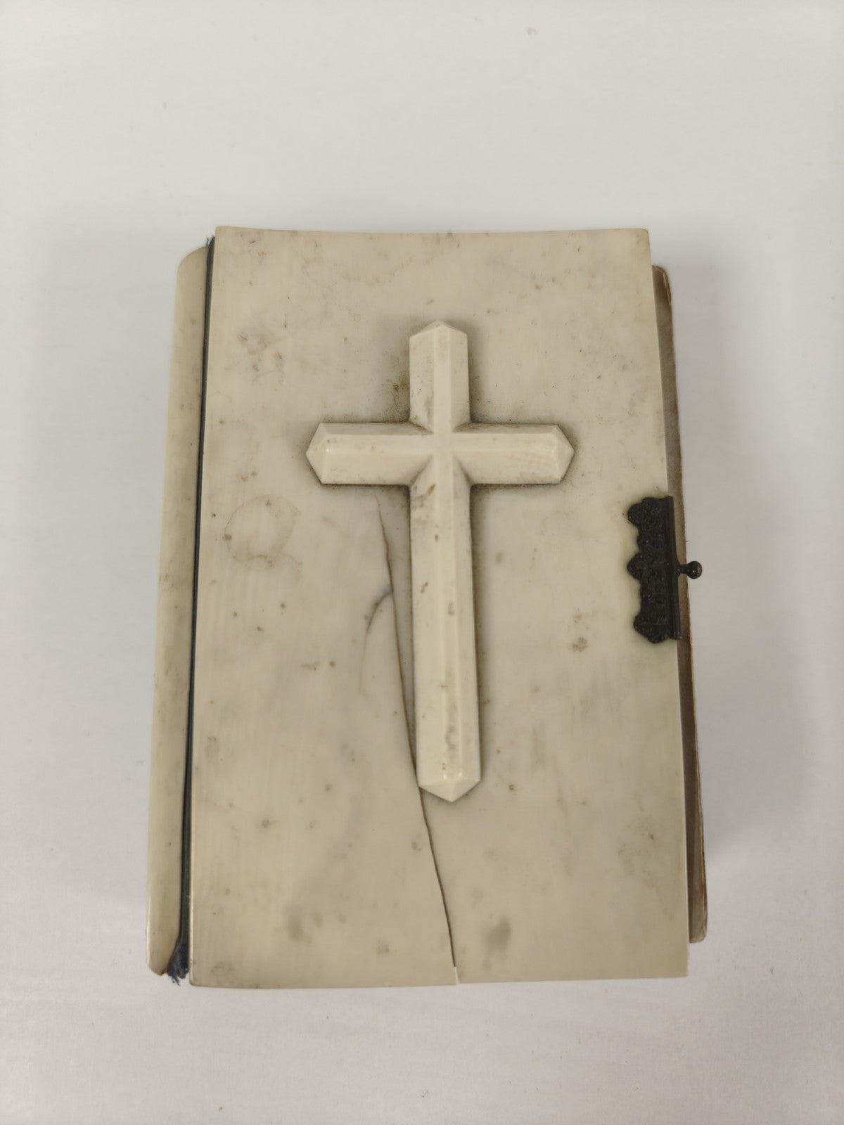 Ancien missel paroissien romain XIXe reliure os croix relief vintage