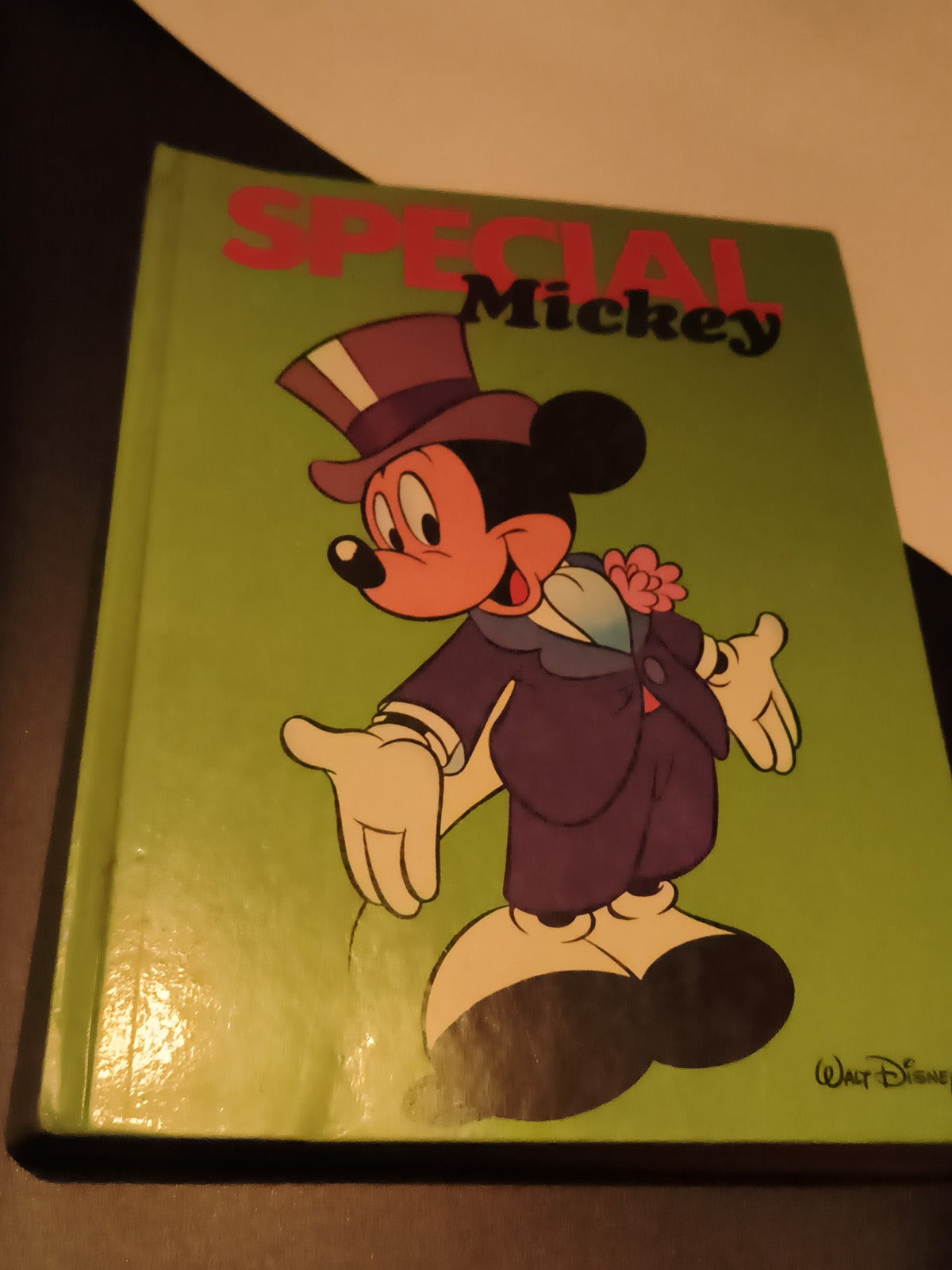 Livre Disney Mickey Spécial couverture rigide vert illustré Walt Disney