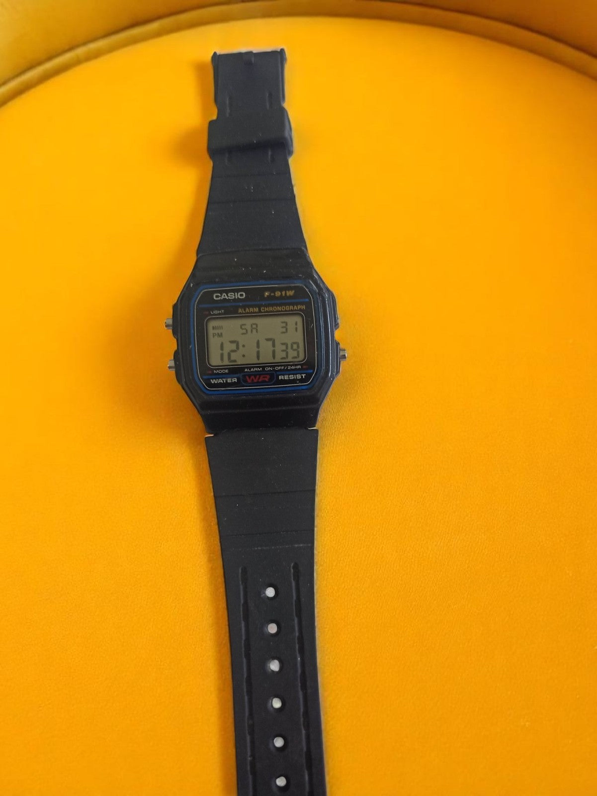 Montre Casio F-91W homme digitale vintage rétro noir étanche alarme
