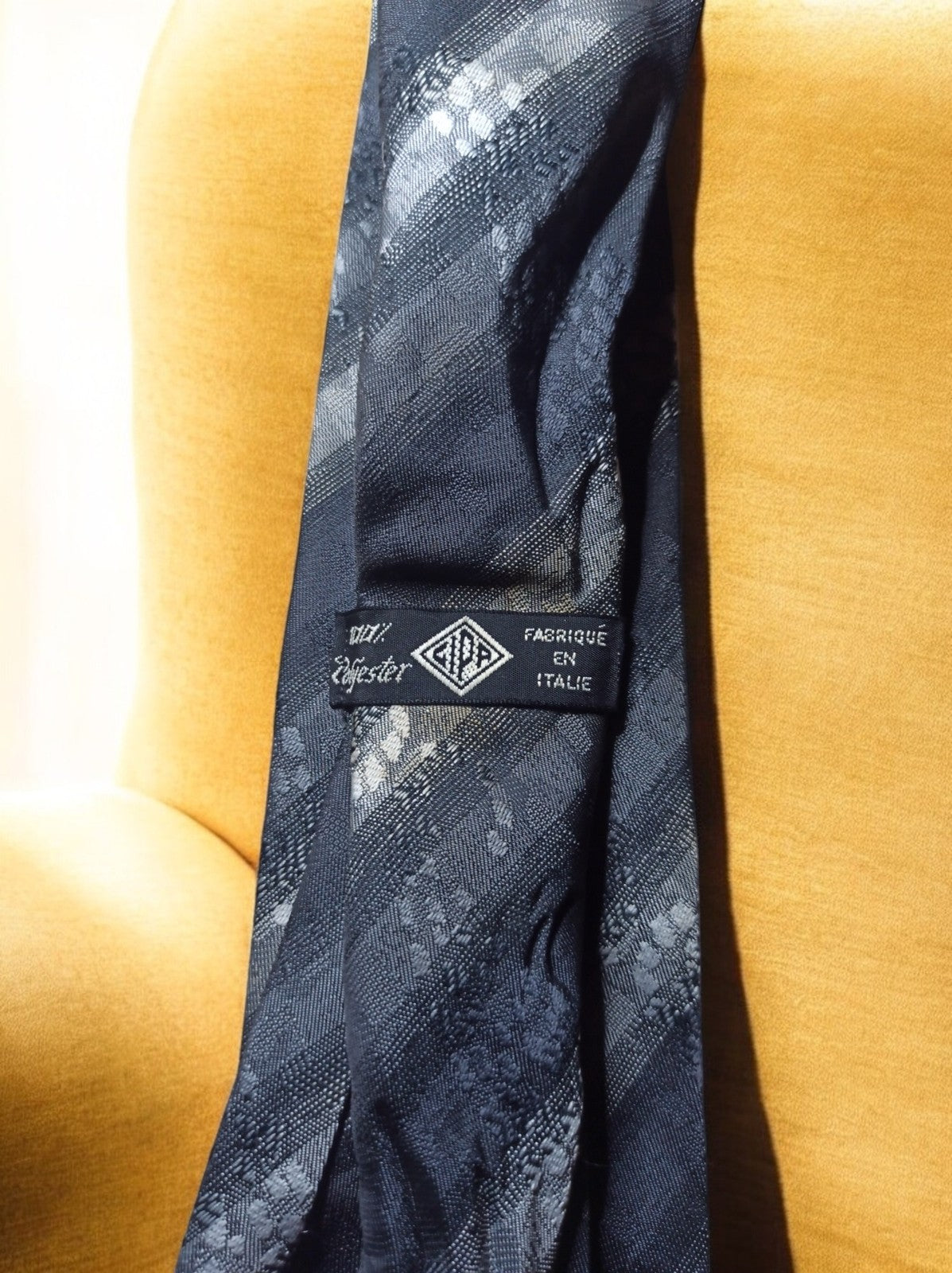 Cravate vintage Soie Marque Soie bleu motifs jacquard rayures élégante
