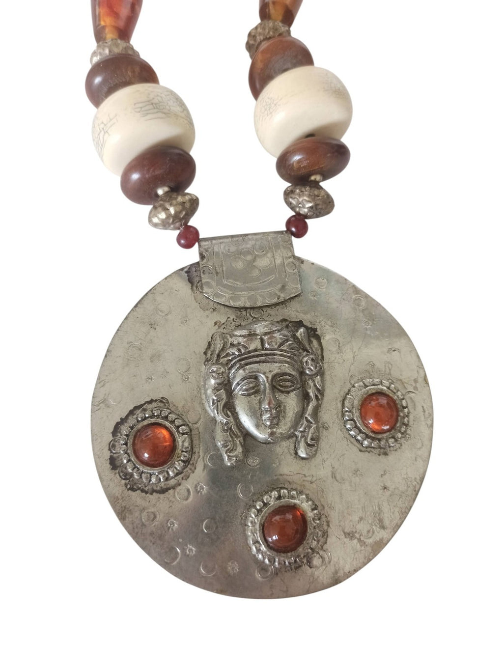 Collier ethnique ancien pendentif visage, perles naturelles et ambre reconstitué