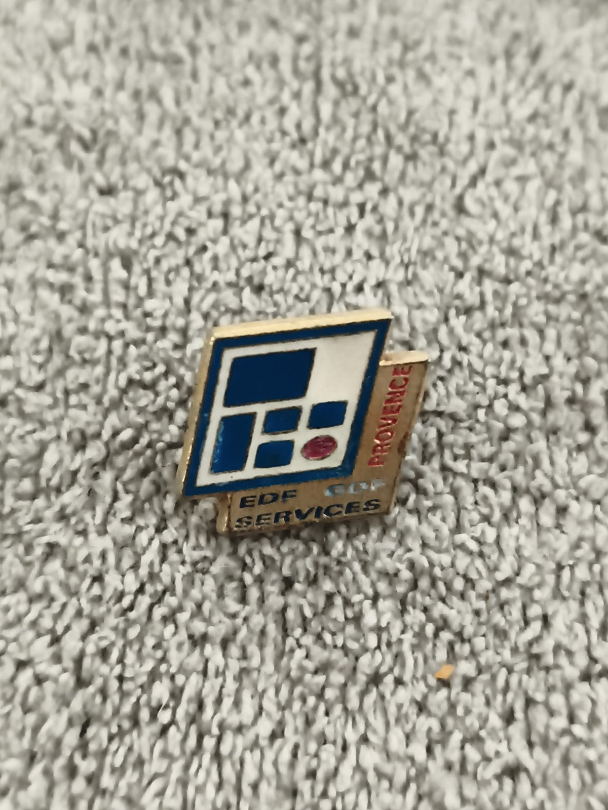 Pin's vintage EDF GDF Services Provence logo émaillé années 80/90 badge