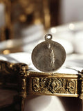 Médaille religieuse catholique Notre-Dame de Grâce finition argentée