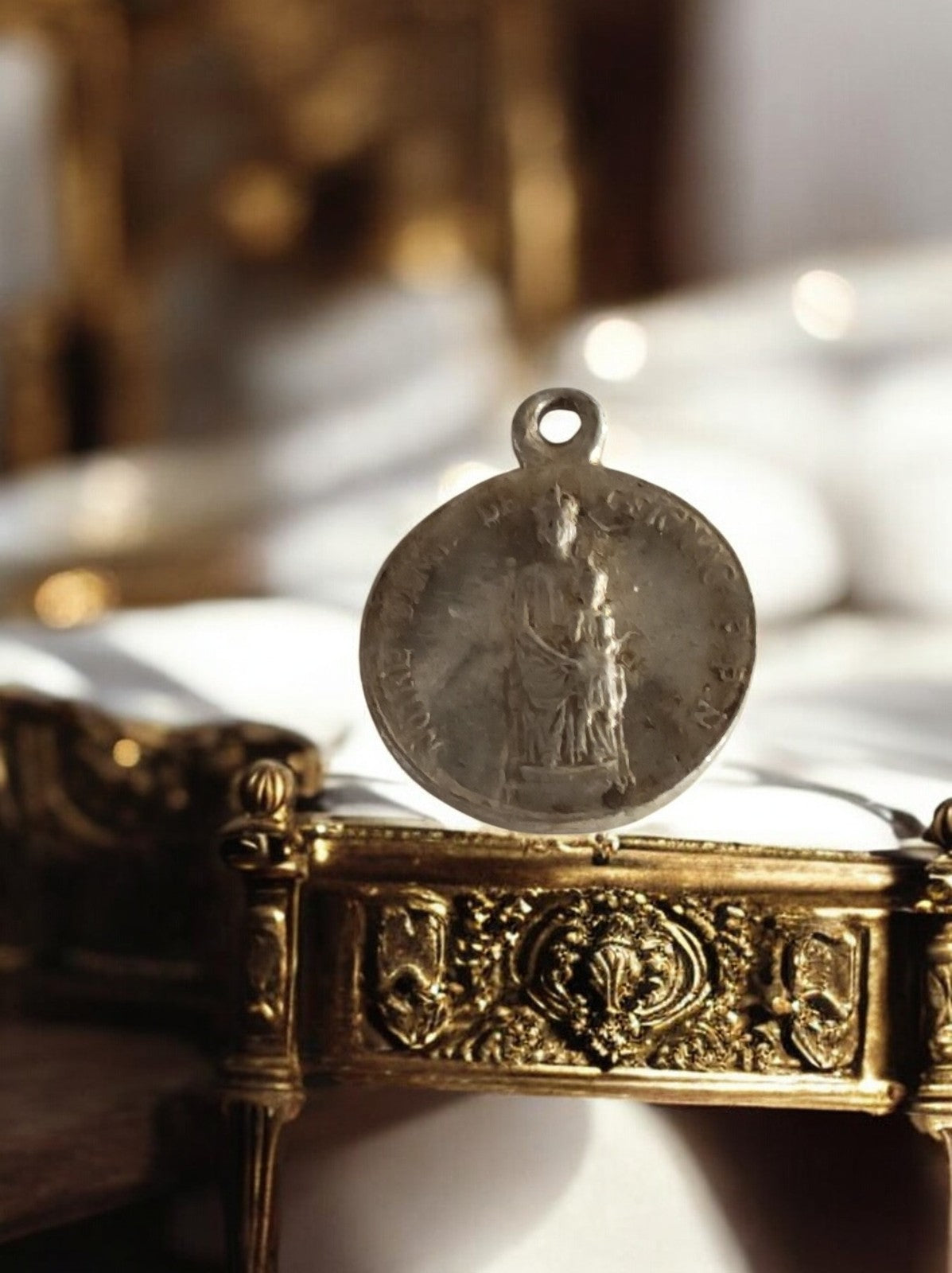 Médaille religieuse catholique Notre-Dame de Grâce finition argentée