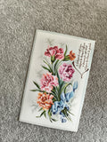 Carte postale illustrée fleurs œillet ruban bleu CPA