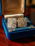 Boutons de manchette vintage anciens émail blanc doré motif géométrique carré