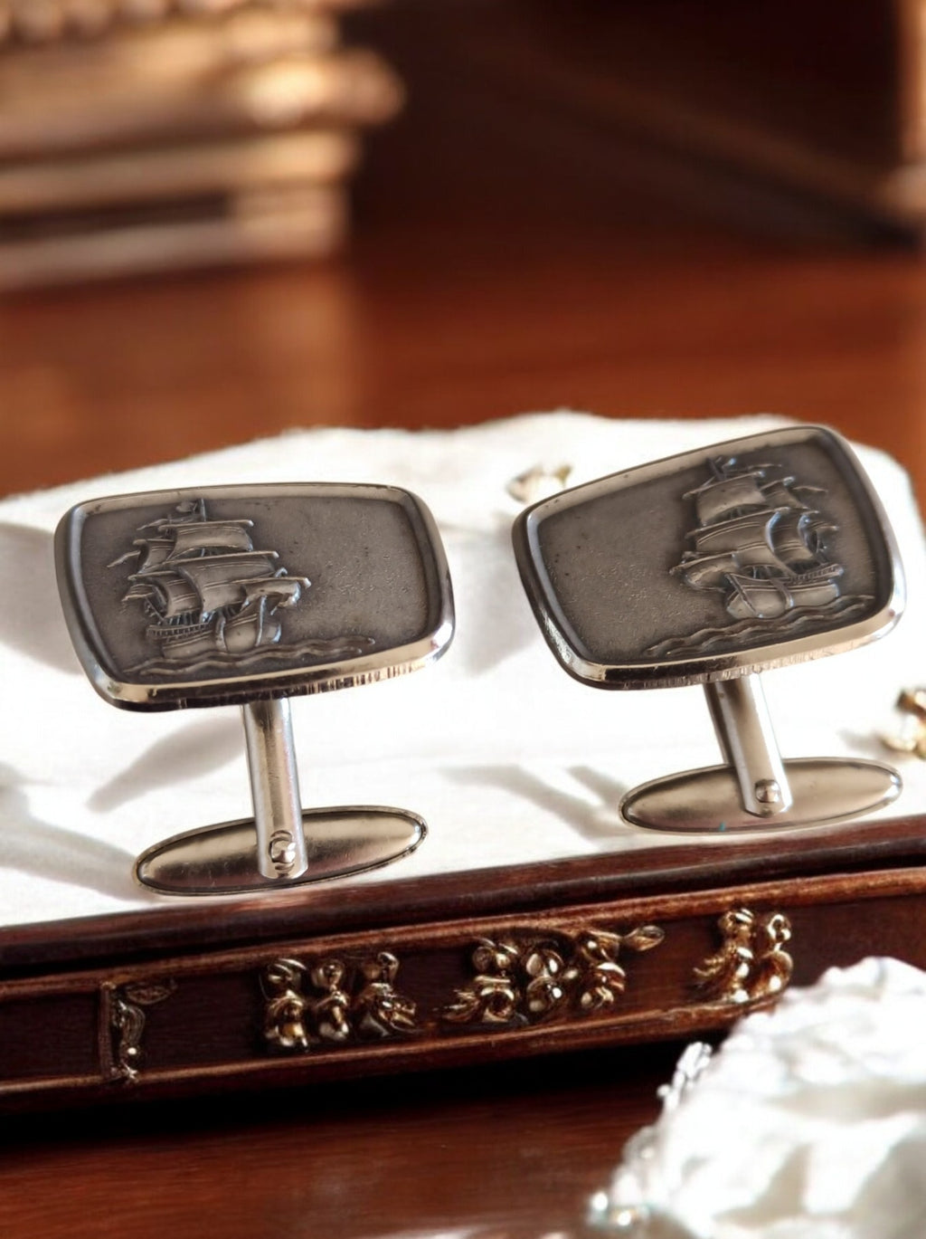 Boutons de manchettes navire vintage en laiton