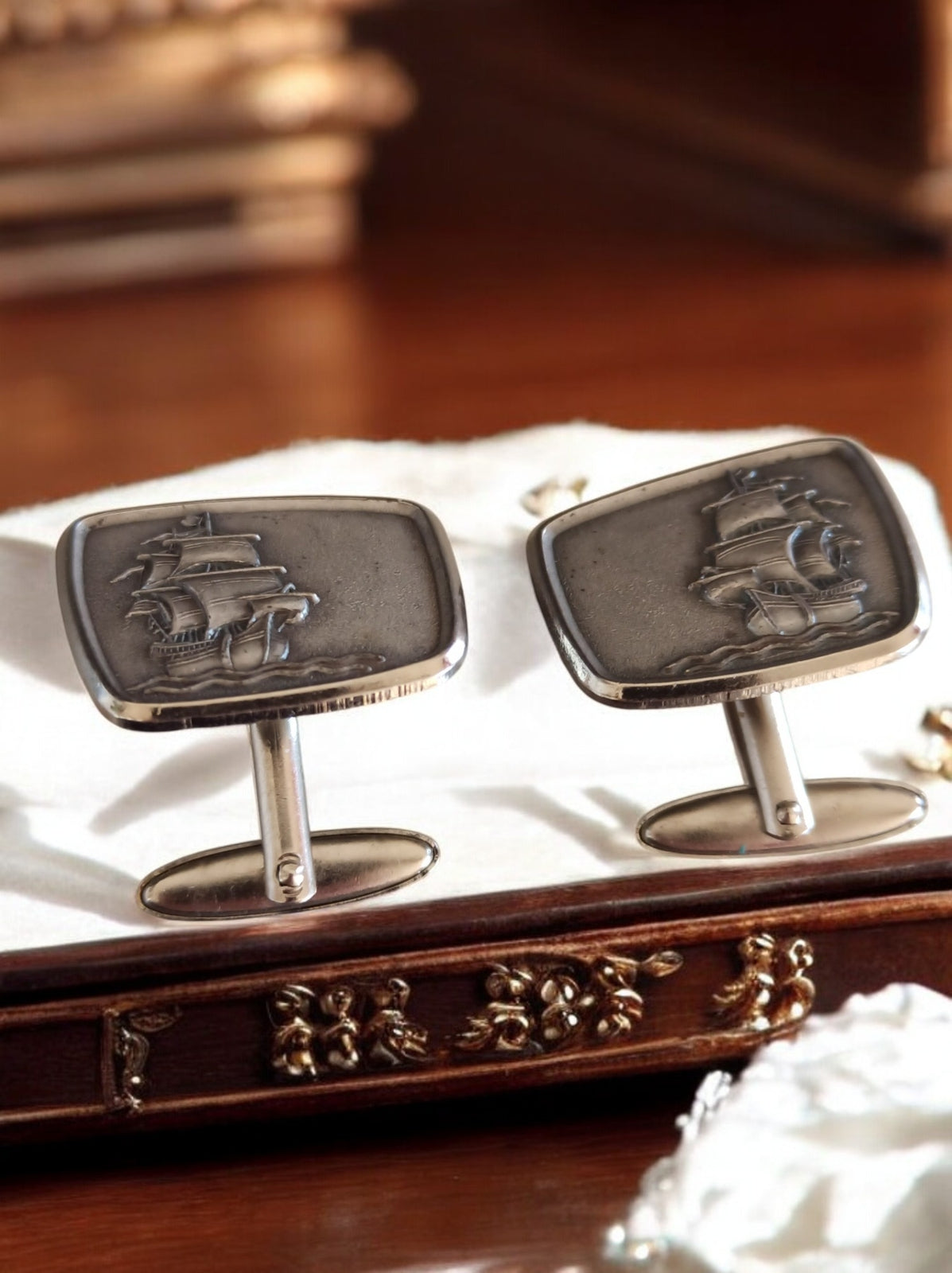 Boutons de manchettes navire vintage en laiton