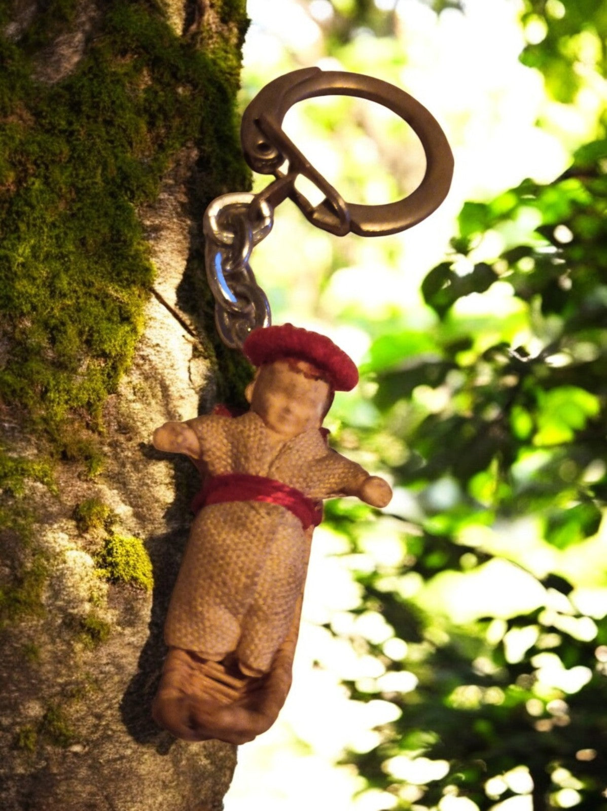 Porte-clés vintage publicitaire en métal, figurine tissu et feutrine rouge rétro