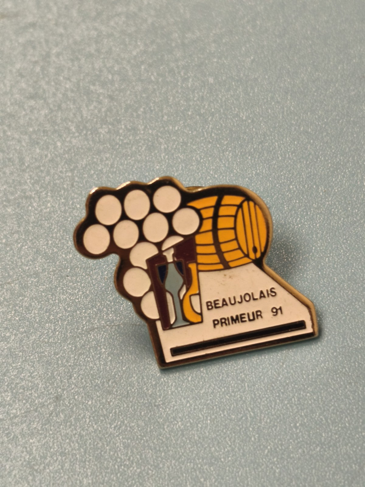 Pin's vintage Beaujolais Primeur 91, vendanges, tonneau, collection vin
