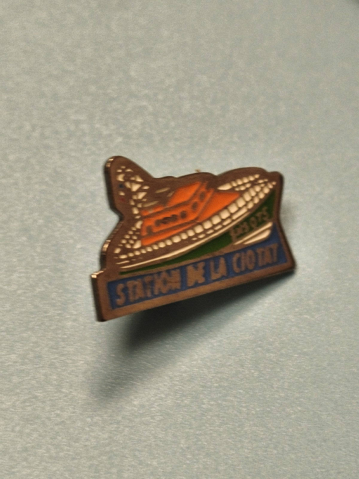 Vintage pin's station de La Ciotat bateau émaillé collection nautique rare