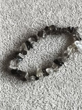Bracelet pierres naturelles noir et translucide, perles irrégulières, bijou fant