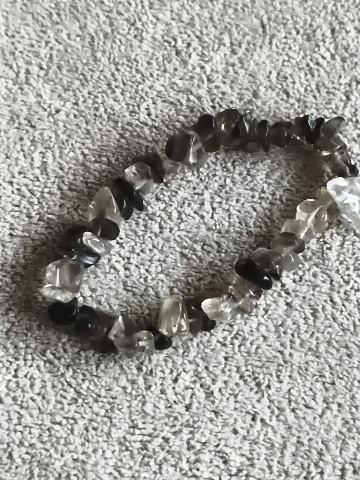 Bracelet pierres naturelles noir et translucide, perles irrégulières, bijou fant