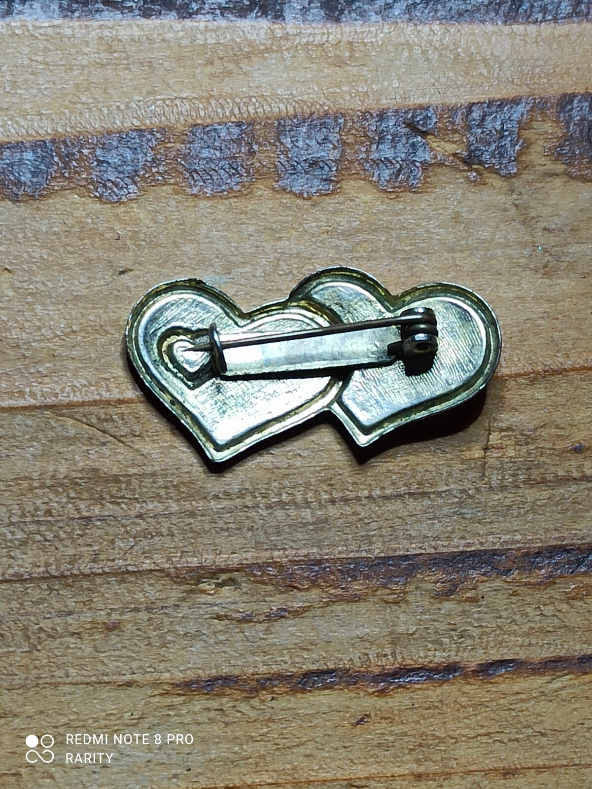 Broche vintage double c?ur doré, bijou fantaisie, finition métal brillant