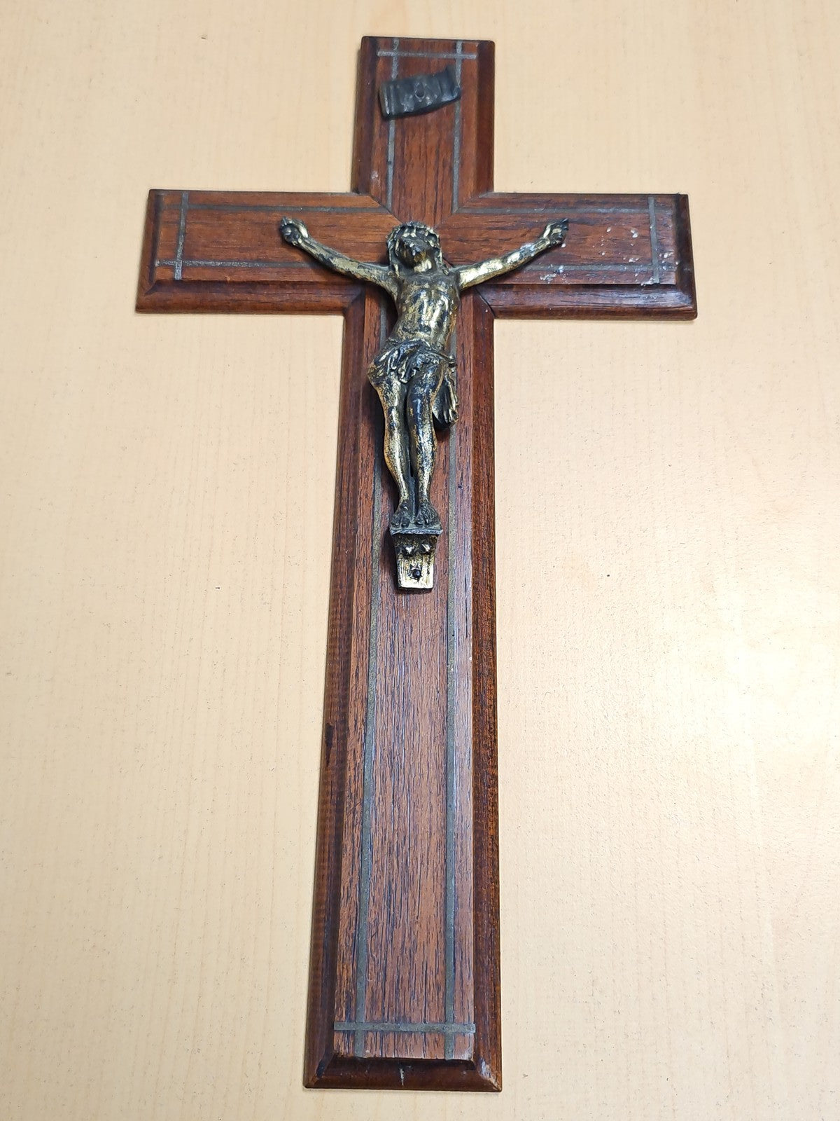 Ancienne croix murale vintage en bois et bronze, grand crucifix religieux rétro