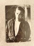 Carte postale ancienne James Dean photo vintage noir et blanc, portrait rétro