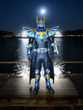 Figurine Kamen Rider Bandai 2002 vintage, costume noir bleu doré, jouet japonais