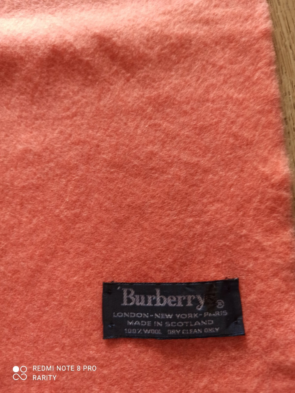 Écharpe Burberry rose laine écossaise label made in Scotland femme foulard