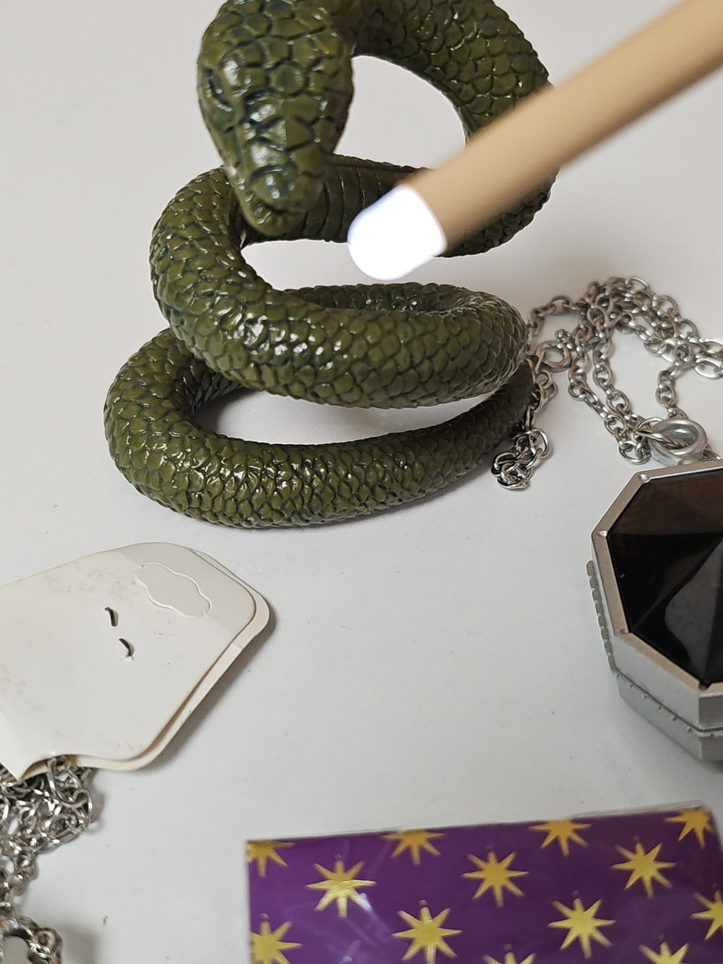Lot figurines Harry Potter et bijoux thématiques films saga magie jouets accesso