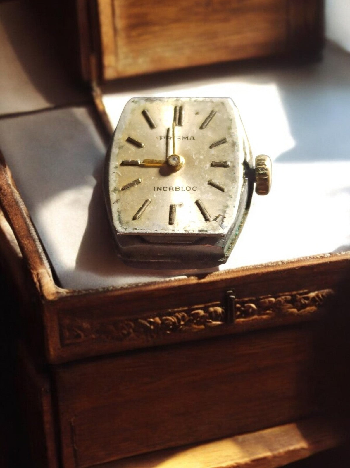 Montre mécanique Prisma vintage tonneau, cadran doré, Incrabloc, rétro