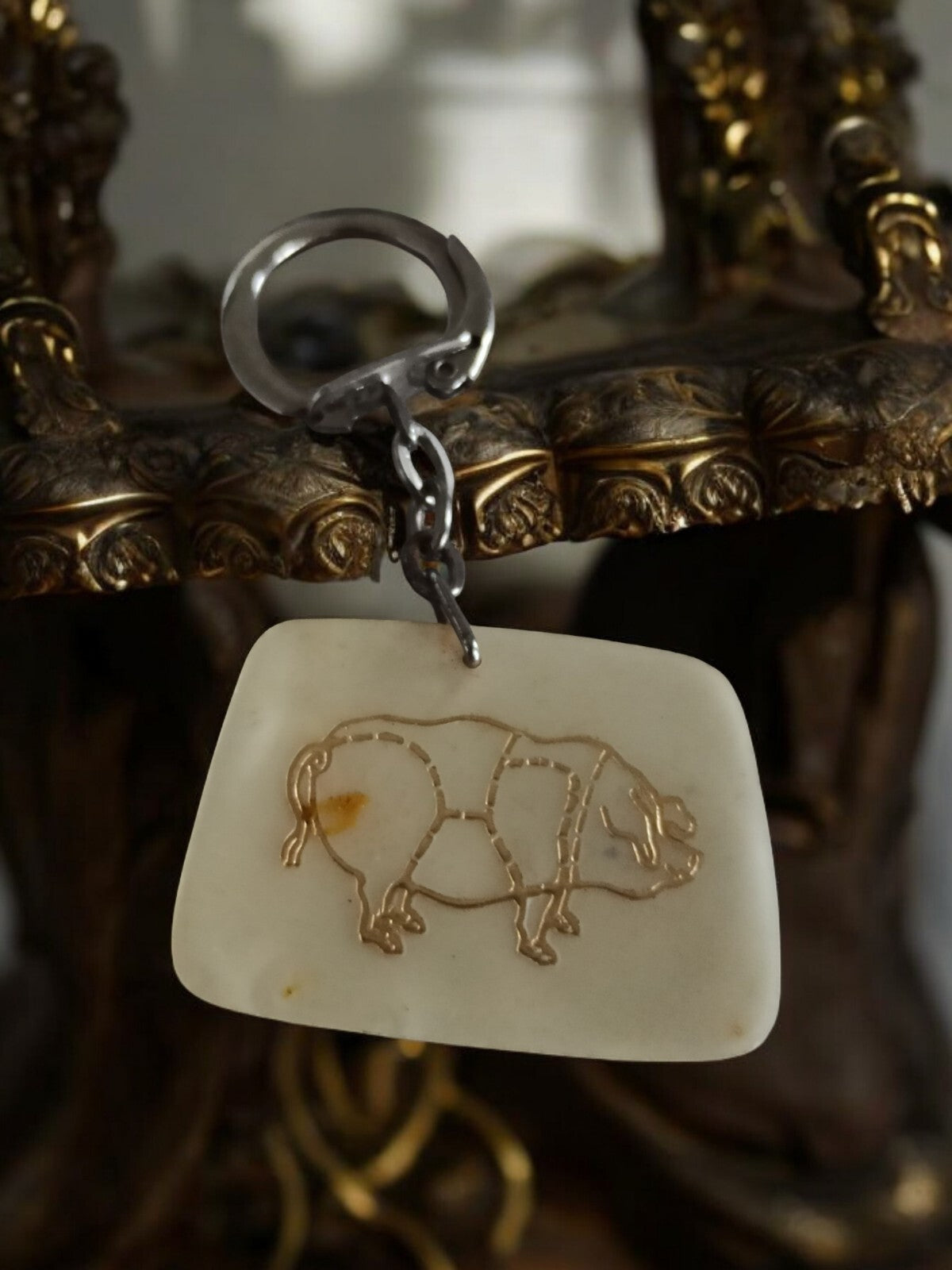 Porte-clés ancien boucherie motif cochon, plaque rectangulaire vintage
