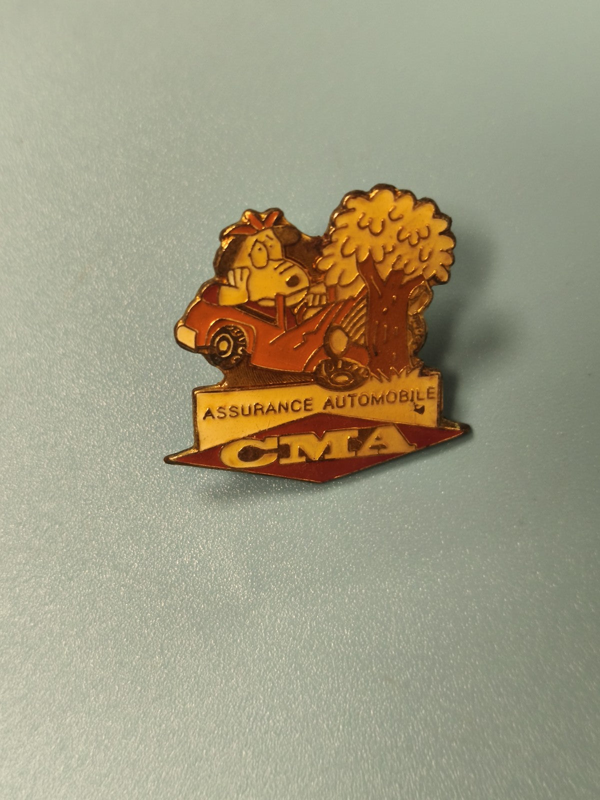 Vintage pin's CMA assurance automobile, dessin humoristique, collection badge