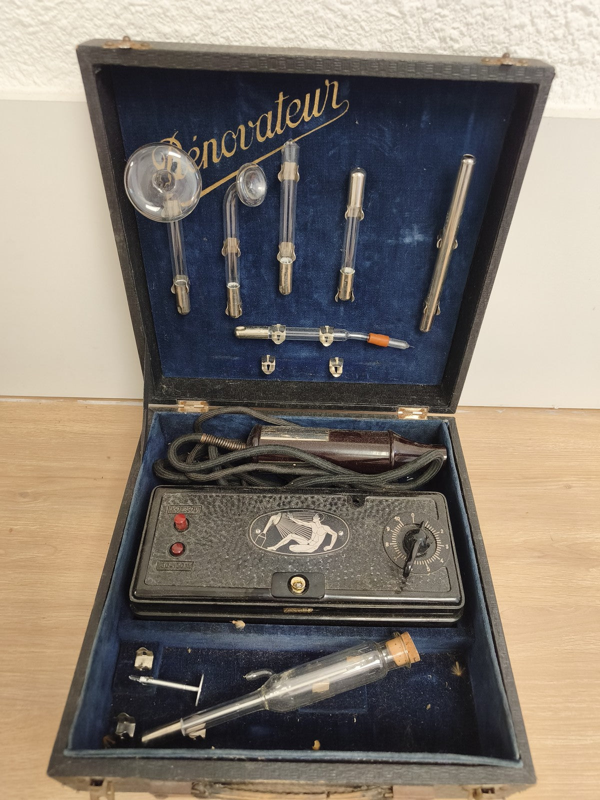 Ancien coffret électrique thérapie Rénovateur avec accessoires vintage
