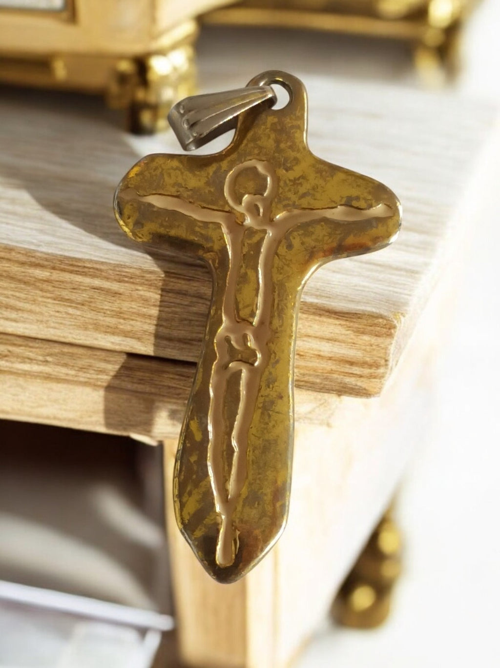 Pendentif croix Christ plaqué or vintage, bijou religieux ancien