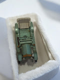 Voiture miniature ancienne vert pâle, modèle rétro, vintage, véhicule de collect