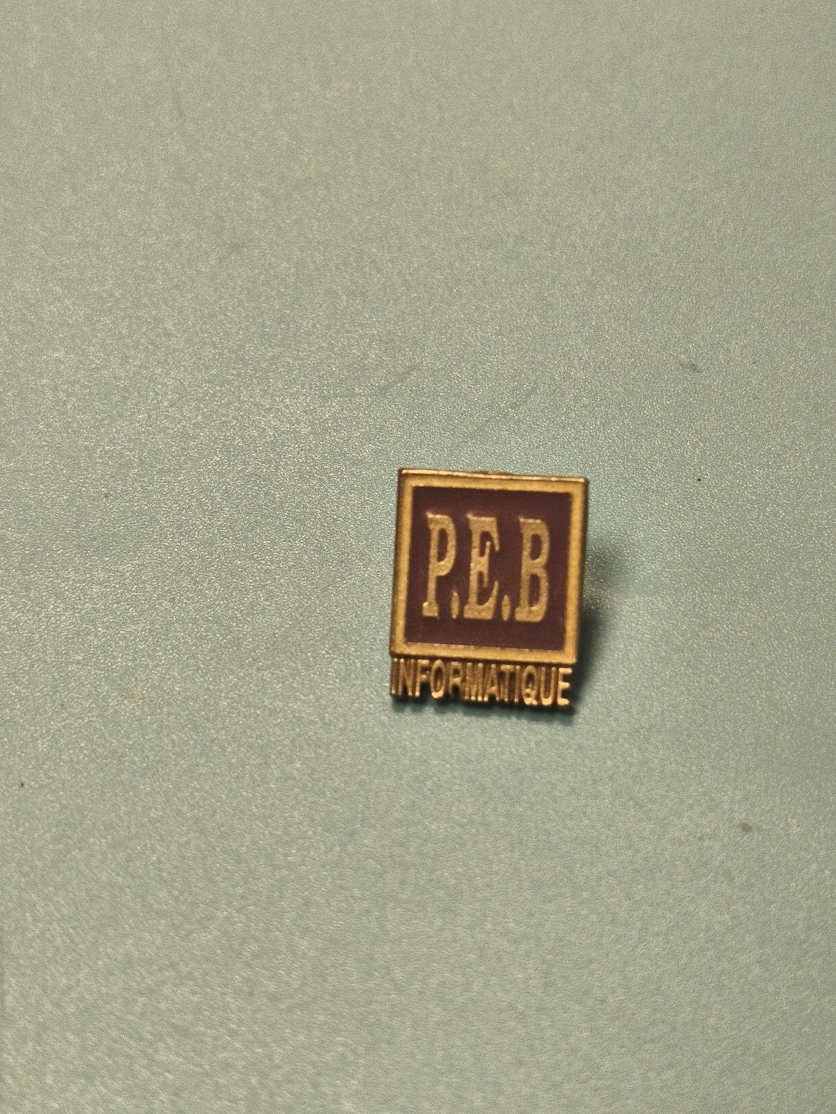 Vintage pin's PEB informatique carré ancien, badge rétro collection