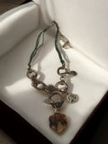 Collier fantaisie vintage pendentifs anneaux, chaîne verte, bijou rétro ancien