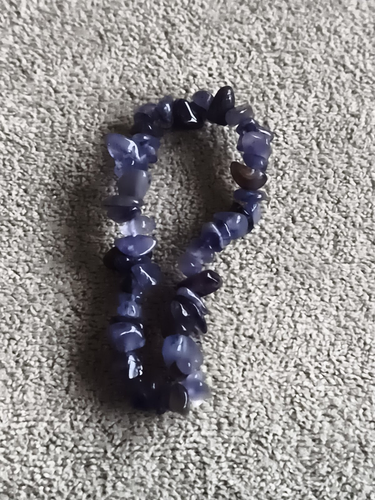 Bracelet pierres naturelles bleu foncé, perles irrégulières, style minéral