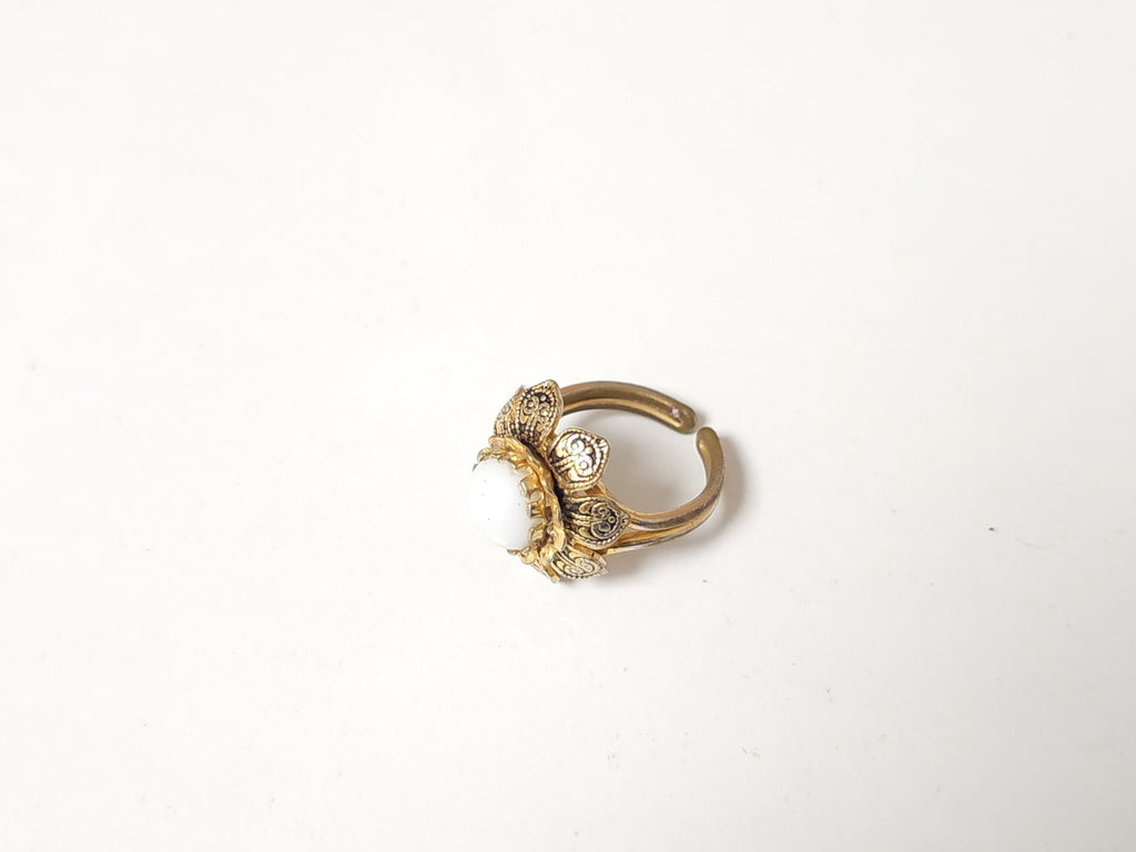 Bague ancienne vintage rétro pour collectionneur, authentique bijou d?occasion