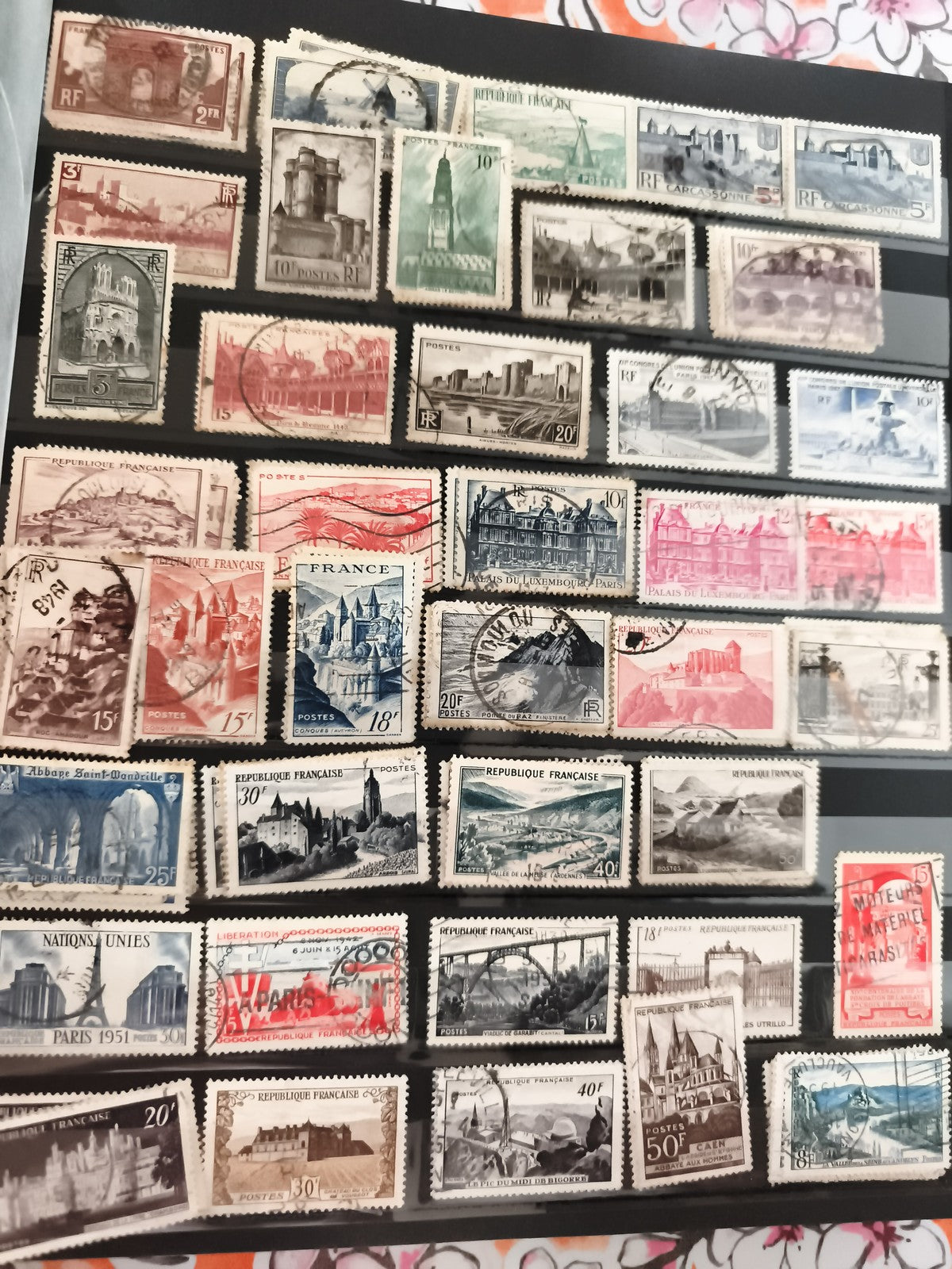 Lot anciens timbres France oblitérés monuments villes patrimoine philatélie