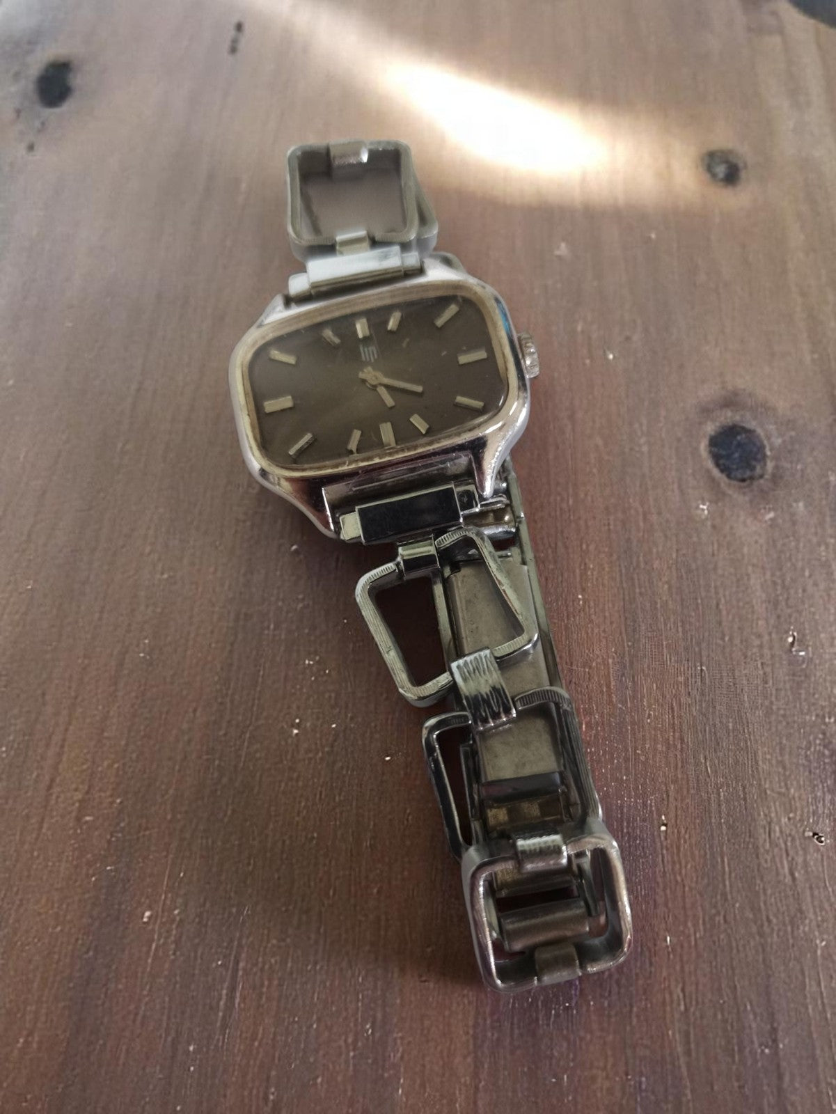 Montre LIP Femme Vintage en bon état - Modèle Ancien Rétro