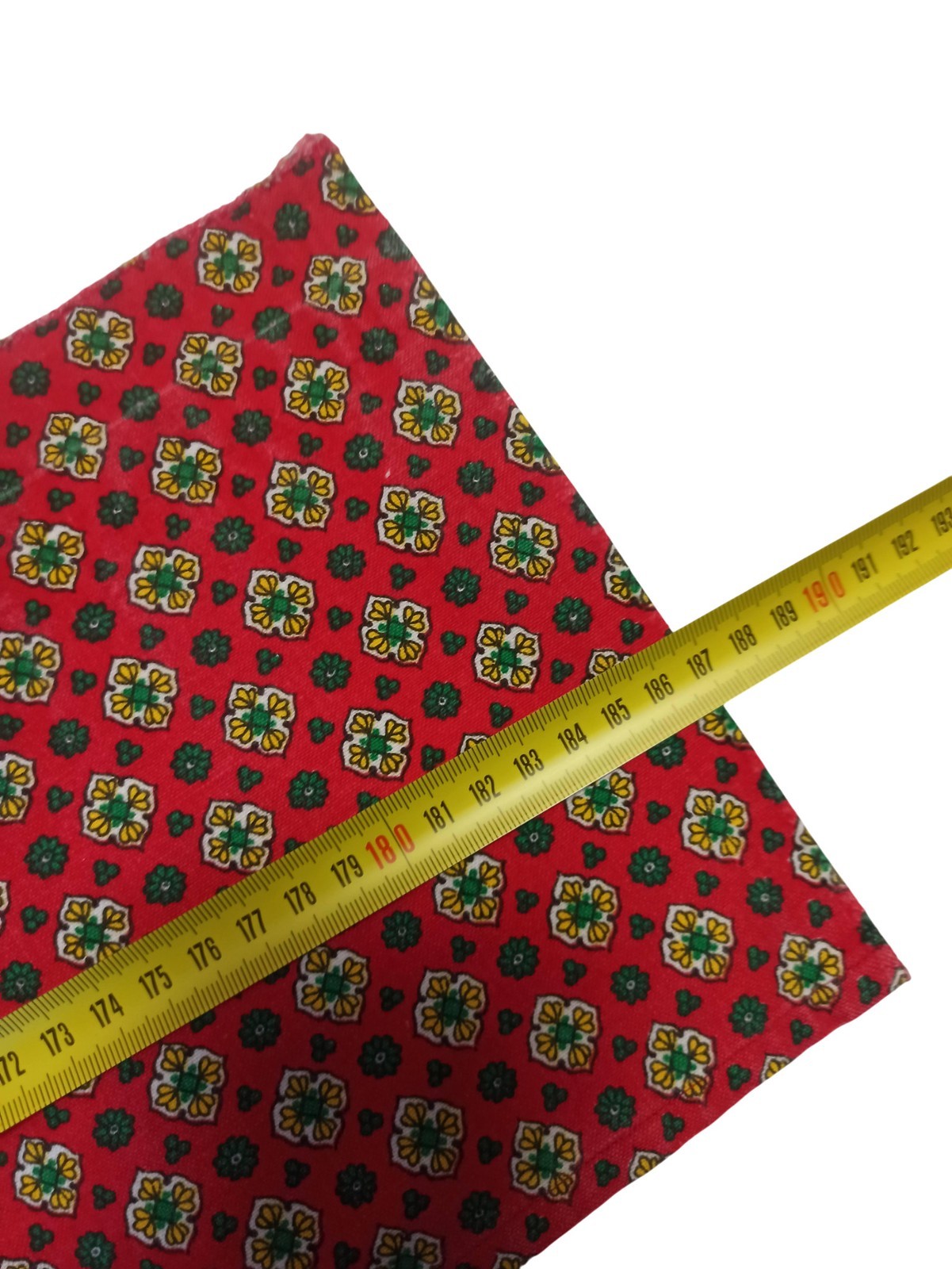 Tissu ancien vintage années 60 motif fleuri rouge couture déco