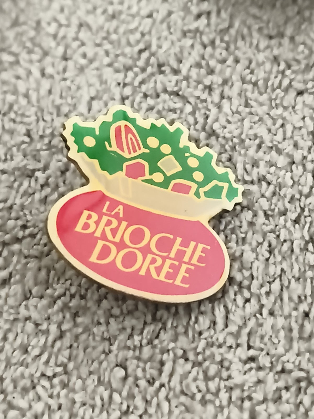 Pin's publicitaire vintage La Brioche Dorée logo boulangerie rétro (Ref 1)