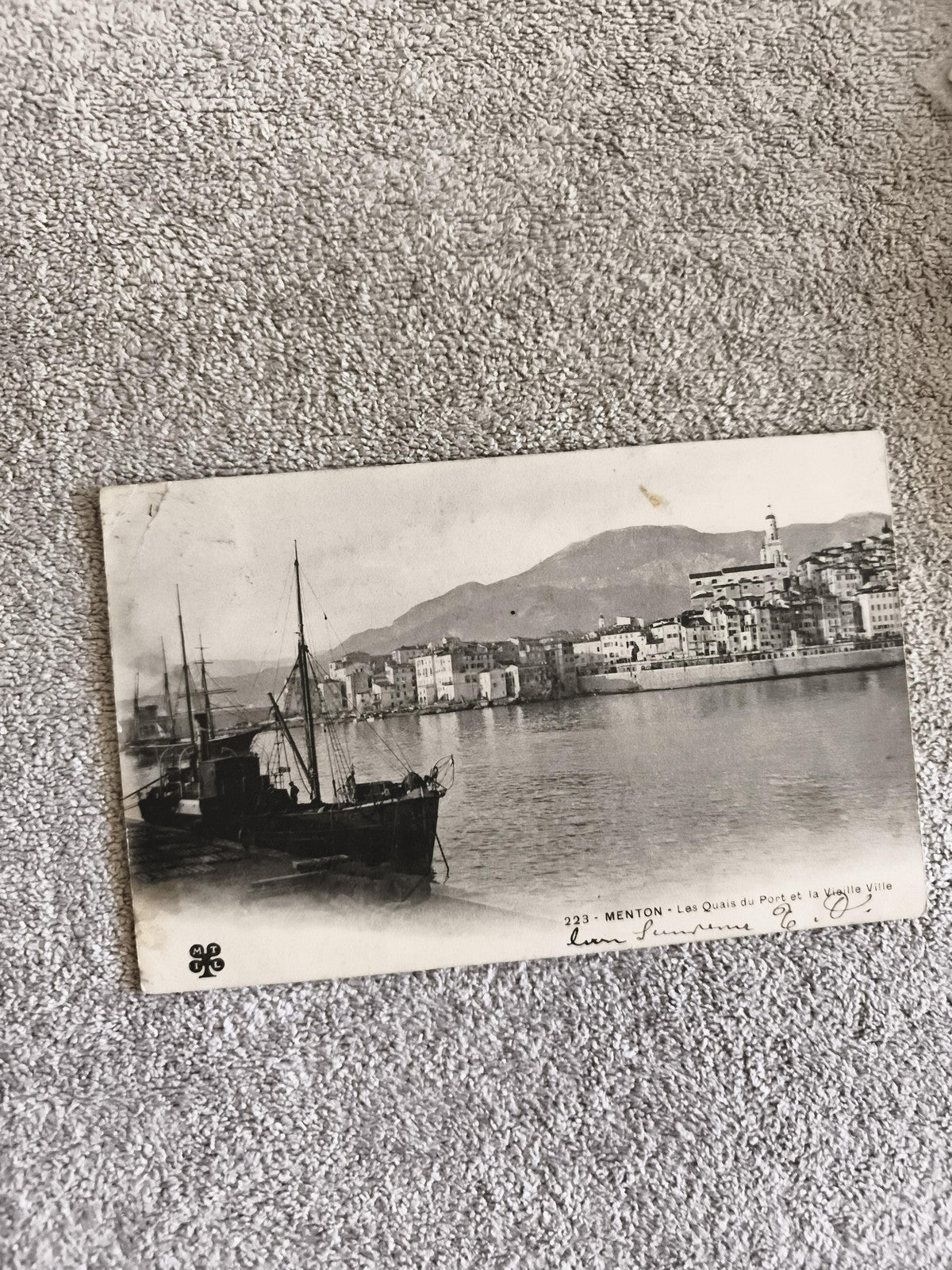 Carte postale CPA Menton Les Quais du Port Vieille Ville noir et blanc