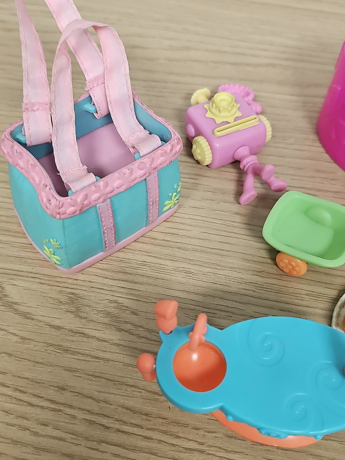 Figurines Littlest Pet Shop avec accessoires ? Lot Petshop animaux miniatures jo