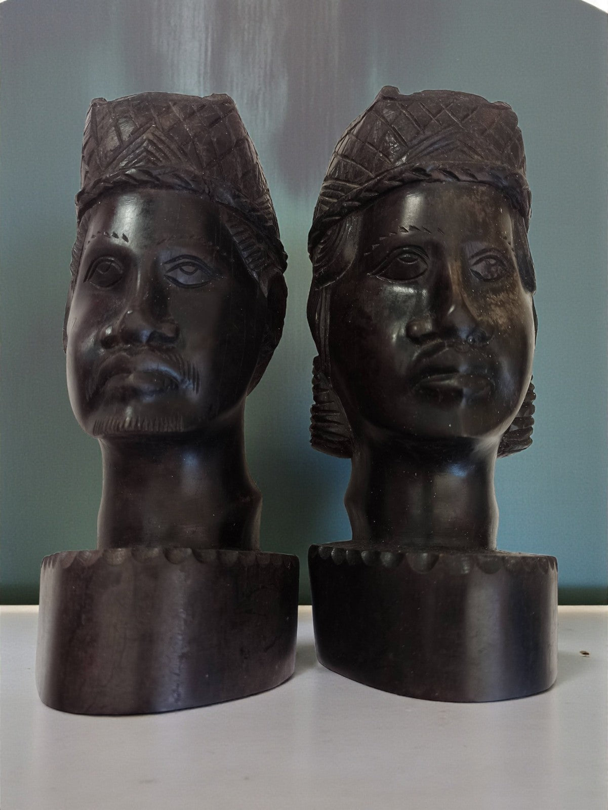 Paire bustes africains vintage en bois d?ébène, visages homme femme sculpture dé