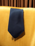Cravate vintage en soie bleu marine, accessoire rétro élégant homme